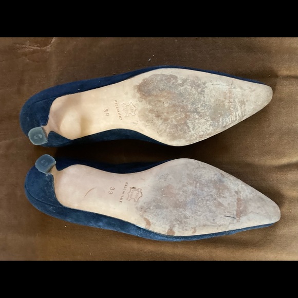 Manolo Blahnik navy blue suede pumps - Picture 3 of 3